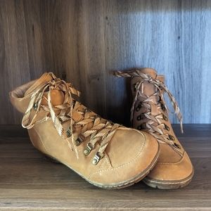 Born women's boots size 6.5